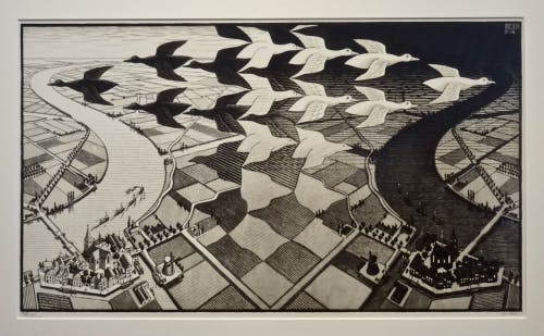 オランダのだまし絵アーチスト エッシャーの不思議な世界を美術館で体験の写真 頭蓋骨のシャンデリア オランダのだまし絵アーチスト エッシャーの不思議な世界を美術館で体験の写真 頭蓋骨のシャンデリア
