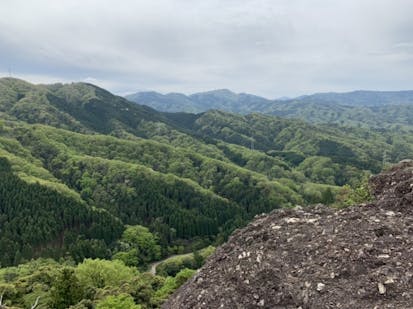 鳥取 凝灰角礫岩テラスで絶景を満喫 往復約1時間でハードな登山を楽しめる金華山へ 2ページ目