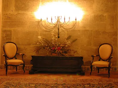 旅がもっと楽しくなる 海外ホテルの様々な しつらえ 6選の写真 ロビーはガラッと変わってモダン