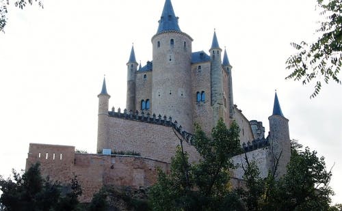 スペイン 白雪姫 のお城のモデル アルカサル城とセゴビア旧市街を巡る の写真 セゴビアの街には バルやレストランが豊富です