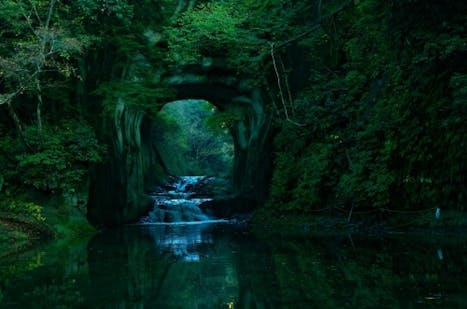 涼をもとめて 夏に行きたい関東の滝12選 2ページ目