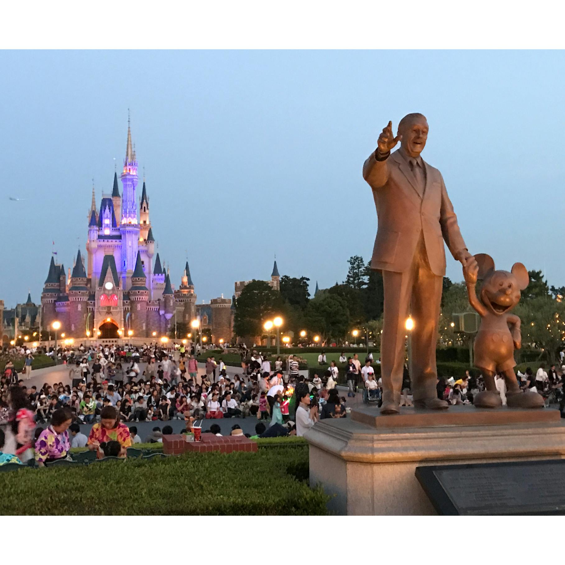 東京ディズニーランドの投稿写真 感想 みどころ ウォルト ディズニーさんとシンデレラ城のコラボ ライトアップ トリップノート 東京ディズニーランドの投稿写真 感想 みどころ ウォルト ディズニーさんとシンデレラ城のコラボ ライトアップ トリップノート
