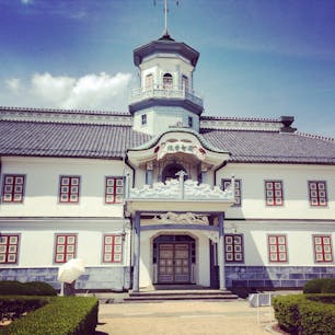 長野の松本にある旧開智学校の洋風校舎のデザインが可愛すぎる。文明開化ですな。