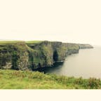 アイルランド西部☘️にあるもモハーの断崖！全長8kmの崖はスリル満点の遊歩道があります🚶‍♂️#cliffsofmoher #visitireland