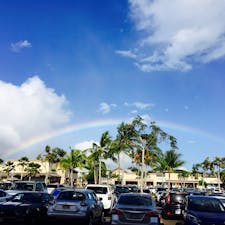 大きな虹🌈に出会いました。
ハワイで虹を見るとパワーが貰えます。
ワイケレアウトレットにて。