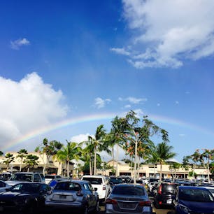 大きな虹🌈に出会いました。
ハワイで虹を見るとパワーが貰えます。
ワイケレアウトレットにて。