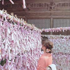 石川県の石浦神社に行ってきました＾＾
いろんな色のドット柄の御守りやおみくじを引くことができます！

近くに兼六園や金沢城、美術館があるので歩いて回れるのも魅力的です。