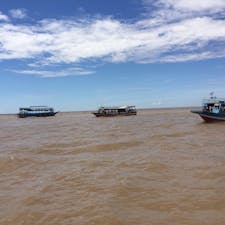 トンレサップ湖 /カンボジア
時間があったので行ってみた。
良くない口コミがいっぱいあるので警戒しながら行ったけど、
私達は特に嫌な思いはせず楽しかったです。