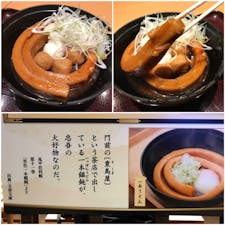 「つくね一本うどん」
「鬼平犯科帳」に出てくる「一本饂飩」を再現したメニューだそうです。
一本の味の染みた極々太麺？が器にトグロを巻いています。その中に半熟たまごに鶏つくねが収まって上にはネギが覆われています。
東北自動車道 羽生PA（上り）ある「鬼平江戸処」のフードコート内にある「五鉄」で提供されています。
ここは「鬼平犯科帳」の世界観を再現したコンセプトのパーキングエリアになっています。
#一本うどん #一本饂飩 #羽生PA（上り） #鬼平江戸処 #東北道 #サービスエリア #埼玉県 #羽生市 #五鉄