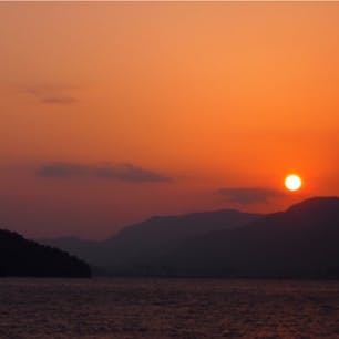 #宮島 #広島
2016年10月

宮島楽しかったねまた来たいね
って帰りのフェリー⛴に乗り込んだら、
まんまるの夕陽が見送ってくれました😊💕