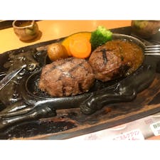 #静岡 #炭焼きレストランさわやか
静岡といえば ！ ソースは自分でかける派 ☺︎
片方塩、片方オニオンソースをちょいがけスタイル ☻
