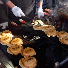 #高尾山スミカ #高尾山
2016年11月

登山時から気になっていた #天狗焼 を下山時に購入👺
焼印を押しているところずっと見てられる😊💕