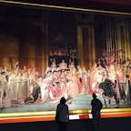 実物大に再現されている絵画「ナポレオンの戴冠式」
本物はフランスのルーブル美術館に行かないと見れませんが、ここでは写真撮影もオッケーです。