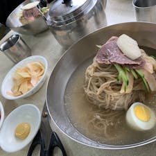 을밀대🍜
水冷麺が食べれるお店。
このままでも美味しいですが、
一緒についてくるキムチと食べると
より食欲が増します😳💕
行った時日本人は誰もいなかったです、、笑

#韓国 #ソウル #冷麺