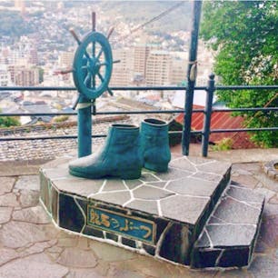 #龍馬のぶーつ #長崎
2016年11月

#坂本龍馬 が好きというわけでも
詳しいわけでもないのですが、ここから見える景色に
惚れ込んでいたというのはすごく共感😌

坂が多くて海がある街、1番の憧れです😊💕