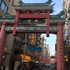 香港🇭🇰男人街
MTR の佐敦駅から始まる通称:男人街
活気が出てくるのは、夕方の暗くなり始めた時間からです。
女人街に比べて規模は1/3くらいですが、飲んで食べるならオススメですよ！