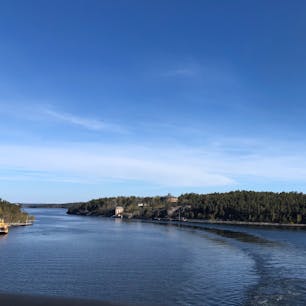 タリン→ストックホルムにフェリーで移動。
ストックホルムに近づいてくると、地形が入り組んでいるので速度がゆっくりに。北欧の自然をじっくりと堪能できました！