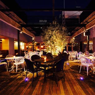 restaurantREGINA @錦糸町

●5/10〜 Heavenly Garden開催●
>>Hawaiianエッセンスを感じるビアガーデン！
［食べ放題×飲み放題 お一人さま4.300yen〜］

<料理>
マラサダ、ガーリックシュリンプ、ガーリック枝豆、ハワイアンピッツァ、バッファローチキンウィング、ハリケーンポップコーン、ロメインレタスのシーザーサラダ、ワカモレ、チョリソー、ゆかりフレンチフライ、ココナッツソルベ、パイナップルソルベなどが、食べ放題！

<飲み物>
★ハワイ産スパークリングワイン、★ハワイ産赤,白ワイン、モヒート、プレミアムモルツ生ビール、ハイボール、レモンサワー、カクテル、ソフトドリンクなど飲み放題！
※★は、別プラン