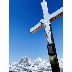Zermatt, Switzerland

ヨーロッパで一番高い展望台、マッターホルン･グレッシャー･パラダイス(3883m)からの景色！

富士山より高いところから、マッターホルンをはじめとしたスイスの山々を360°見渡すことができます☀️