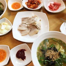 #テソンカルグクス #ソウル #韓国
2016年12月

辛いの苦手で全然韓国料理🍴あんまり食べれないので
優しい味の#スユク #カルグクス は嬉しかった😊💕

#景福宮 とセットで行くのがオススメです🙌