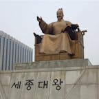 #光化門広場 #ソウル #韓国
2016年12月

#景福宮 を背に立つ #世宗大王像 ✨
大好きなバンドマン🎸が韓国ライブの時にここで写真を
撮ってて、ずっと行きたかったから念願でした🥺💕

駅側(手前)には#李舜臣 の銅像もおりました😊😊