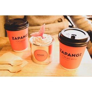 韓国/ソウル/ホンデ
ZAPANGIというカフェです。フォトジェニックなドリンクとフードが揃っています。
ピンクの自動販売機の扉が目印です。