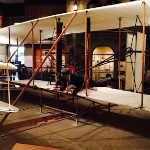 ライトフライヤー号
@スミソニアン航空宇宙博物館
1903年、アメリカのライト兄弟による世界初の動力飛行機。