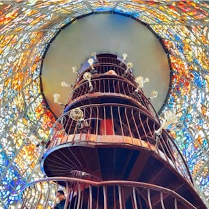 #箱根彫刻の森美術館 #箱根 #神奈川
2017年2月

外観はなんてことないのに、中に足を踏み入れると圧巻の
#幸せを呼ぶシンフォニー彫刻 🥺🥺

ステンドグラスだけじゃなく螺旋階段も可愛い😊💕