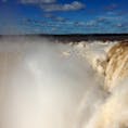【イグアスの滝 アルゼンチン側】
世界三大瀑布のひとつ。水量世界一を誇る滝です。訪れる方は、是非ブラジル側とアルゼンチン側両方見てください！