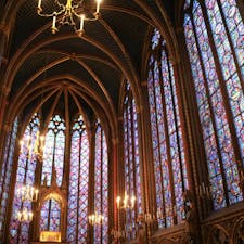 ▶︎フランス🇫🇷パリ

サント・シャペル大聖堂
(La Sainte Chapelle)

パリのノートル・ダム大聖堂のあるシテ島に行ったら、是非こちらも一緒に訪れて欲しいです✨

変更されている可能性もあるので要確認して頂きたいですが、ミュージアムパスでもいけると思いますので、ステンドグラスの美しさに魅了されてください🦋