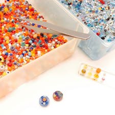 #ガラスアート体験工房 #箱根 #神奈川
2017年2月

#ヴェネツィアガラス の手作り体験🥺🥺
箸置き、写真立て、アクセサリーなどなど土台を決めたら
あとは自由に好きな色と柄を組み合わせていくだけ💎

私は左のブルーのを作って、焼かれてブレスレットに
なったものが後日届きました😊💕