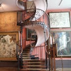 ▶︎フランス🇫🇷パリ

ギュスターヴ・モロー美術館
Le Musée Gustave Moreau

ギュスターヴ・モローのファンはもちろん、建築が好きな方にも訪れて欲しいです！こちらの螺旋階段をTwitterのbot系アカウントのツイートで知り、実際に生で見て本当に美しさに溜息が出ました😌

素描などの作品も一体いくつあるのかと思うほどたくさんあり、それら作品の収納されている場所もとても印象的でした！

場所が少し分かりにくいかもしれないので、しっかり確認して向かってください🦋