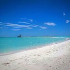 ニューカレドニア
ノンカウイ島
写真では表現できない程の空と海と砂の色
今は上陸禁止になっています。