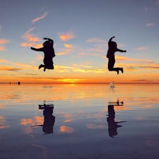 ずーっと行きたかったウユニ塩湖。
星空、朝焼け、サンセットまで、丸一日大満喫！
最後のジャンプが一番跳べました♫