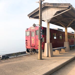 電車で下灘駅へ。
青春18切符や、様々な撮影でも使われてるそう📷