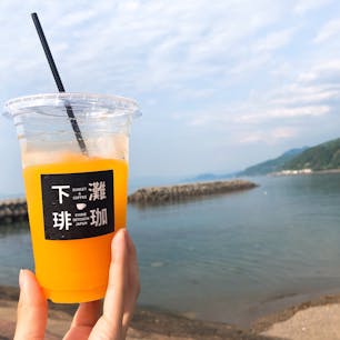 下灘駅の前には
可愛いカフェもあります♩
温州みかんジュース🍊