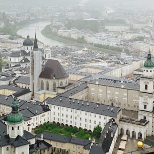 オーストリア ザルツブルク城
あいにくの雨だけど、いい景色(^^)
2019.4.30