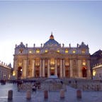 #サン・ピエトロ大聖堂 #バチカン市国
2017年2月

夕暮れ時のサン・ピエトロ大聖堂
#ミケランジェロ が設計した #クーポラ と140体の
聖人像がより幻想的な雰囲気を放っていました😊💕

次来る時にはクーポラにのぼりたいなあ...