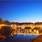 #サンタンジェロ橋 #ローマ #イタリア
2017年2月

バチカン市国🇻🇦を出る頃にはすっかり夜に...
橋の向こう側はどんな街だったんだろう🤔🤔