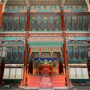 景福宮
チケットを購入して入場。
中はとても広く、昔の歴史ある建物がたくさん
あるので散策感覚で見ながら楽しめます✨

#韓国 #ソウル #景福宮 #歴史