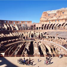 #コロッセオ #ローマ #イタリア
2017年2月

階ごとに1周ずつ、たっぷり探索🚶‍♂️🚶‍♀️

入り口や階がたくさんあるのは身分地位で観衆の席を
区分するためで地下は猛獣の訓練に使われたそうです🐗