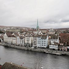 Lindenhof リンデンホフの丘 Zurich チューリヒ Switzerland スイス
石畳みの坂はベビーカーには厳しいけれど、丘の上からは絵に描いたようなヨーロッパの町並みが一望