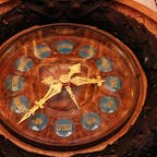 ▶︎フランス🇫🇷パリ

オペラ座 L’opéra Palais Garnier

ご存知の方も多いと思いますが、オペラ座にあるこちらの時計は私のお気に入りの１つです🕰
長針は日付、短針は月、秒針が曜日と言ったカレンダー時計…針が動くタイミングはほぼほぼ見られませんね😂

私の友人はオペラ座見学に行こうとして2度ほどオペラの練習等の事情で空いてなかったことがあったので、運試しか、しっかり情報を確認してください🦋