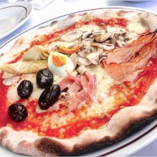 #アンジェリーノアイフォーリ #ローマ #イタリア
2017年2月

イタリアといえばパスタ🍝とピザ🍕
ネギ卵ベーコンきのこオリーブ...具の種類が多い😋😋