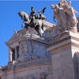 #ヴィットリオ・エマヌエーレ2世記念堂 
#ローマ #イタリア 2017年2月

#フォロ・ロマーノ から#真実の口 に移動する途中🚶‍♀️🚶‍♂️

写真では伝わらなさそうだけど、騎馬に乗る
#ヴィットリオ・エマヌエーレ2世 のオーラがすごい...✨