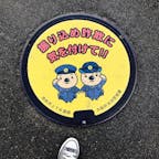 大阪 阪急池田駅前
犯罪防止啓発マンホールは全国初らしい。
マスコットキャラクター「ふくまるくん」😄