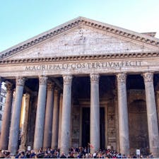 #パンテオン #ローマ #イタリア
2017年2月

なんにしても規模が大きい #古代ローマ ...

天井の中心には穴が開いていて日差しが差し込む様子は
神秘的だけど、雨が降ったらどうなるんだろう🤔☂️