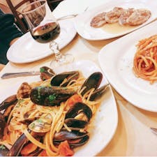 #DaVito&Dina #ローマ #イタリア
2017年2月

絶品のシーフードパスタ🍝を食べていたら
声をかけられイタリア人グループと一緒に食べることに

誕生日の女性に向けて男性がギター片手に歌ったり
その歌に合わせてみんなで踊ったり💃🕺
流石イタリア🇮🇹！！という映画のような夜でした😊😊