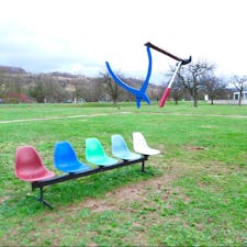 Vitra Campus ヴィトラキャンパス
Lounge chair by Charles Eames チャールズ & レイ・イームズ / Balancing Tools by Claes Oldenburg & Coosje van Bruggen クレス・オルデンバーグ＆コーシャ・ヴァン・ブリュッゲン / Conference Pavilion by Tadao Ando 安藤忠雄
ヴィトラキャンパスの敷地を撮影すると、超巨匠建築家の作品が何個も入り込む建築天国