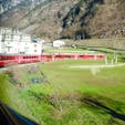 Viadotto di Brusio ブルージオのオープンループ橋 Bernina Express ベルニナ急行 Ratische Bahn レーティッシュバーン鉄道 Switzerland スイス World Heritage Site 世界遺産
ベルニナ急行最大の見所、真っ赤な列車が緑の大地の急勾配を回転しながら降りる様は圧巻